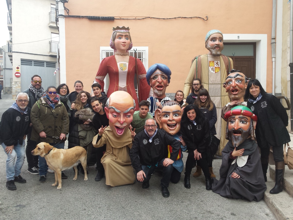La asociación con sus gigantes y cabezudos, incluido el fraile de Pedro Marco